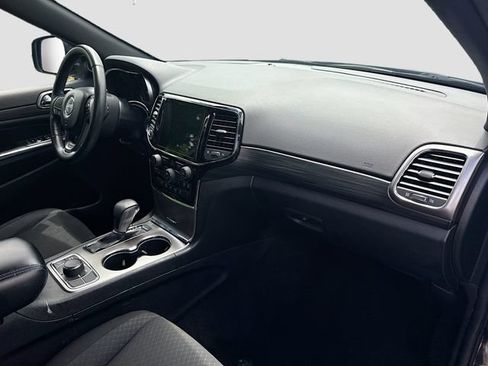 Used 2019 Jeep Grand Cherokee Laredo AWD/4WD image 37