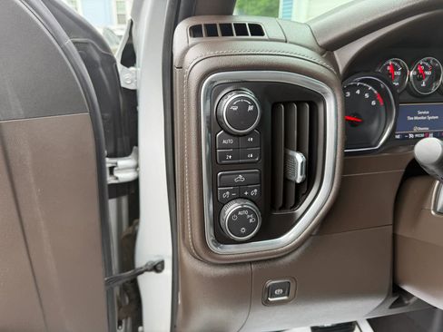 Used 2019 Chevrolet Silverado 1500 LT w/ Texas Edition AWD/4WD image 23