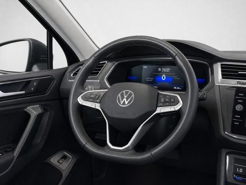 Used 2022 Volkswagen Tiguan SE AWD/4WD image 32