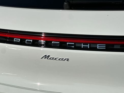 Certified 2025 Porsche Macan AWD/4WD image 31