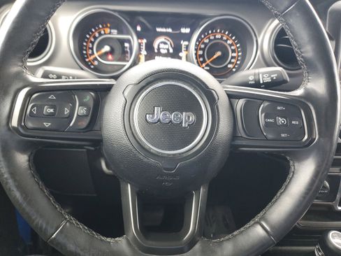 Used 2022 Jeep Gladiator Willys image 18