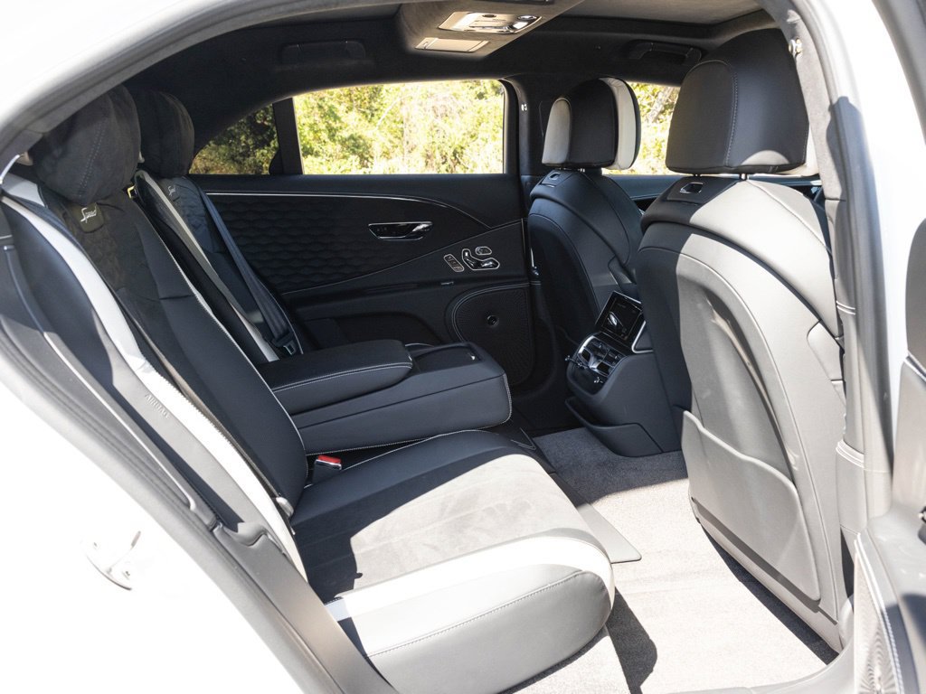 Used 2025 Bentley Flying Spur Plug-In Hybrid AWD/4WD image 70