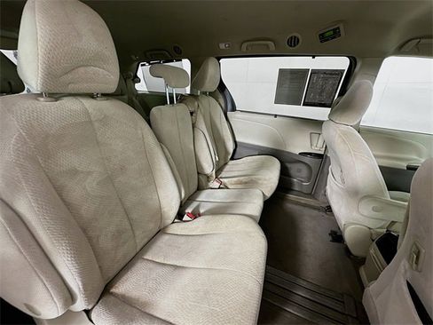 Used 2013 Toyota Sienna LE image 25