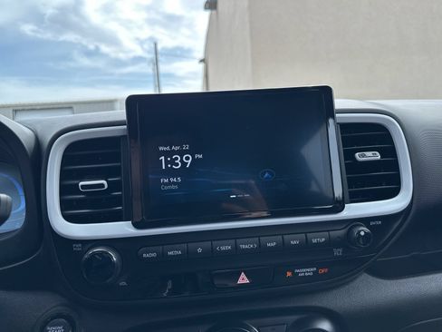 Used 2023 Hyundai Venue Limited FWD image 42