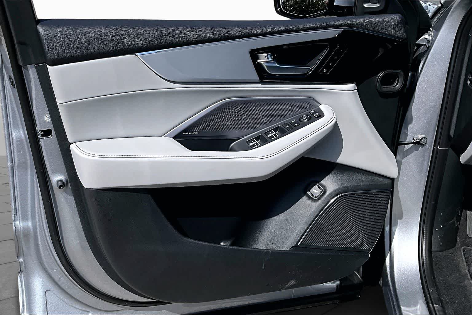 Certified 2026 Acura MDX w/ Technology Package FWD image 10