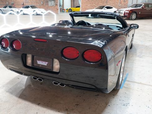 Used 2004 Chevrolet Corvette Convertible w/ Preferred Equipment Group image 16