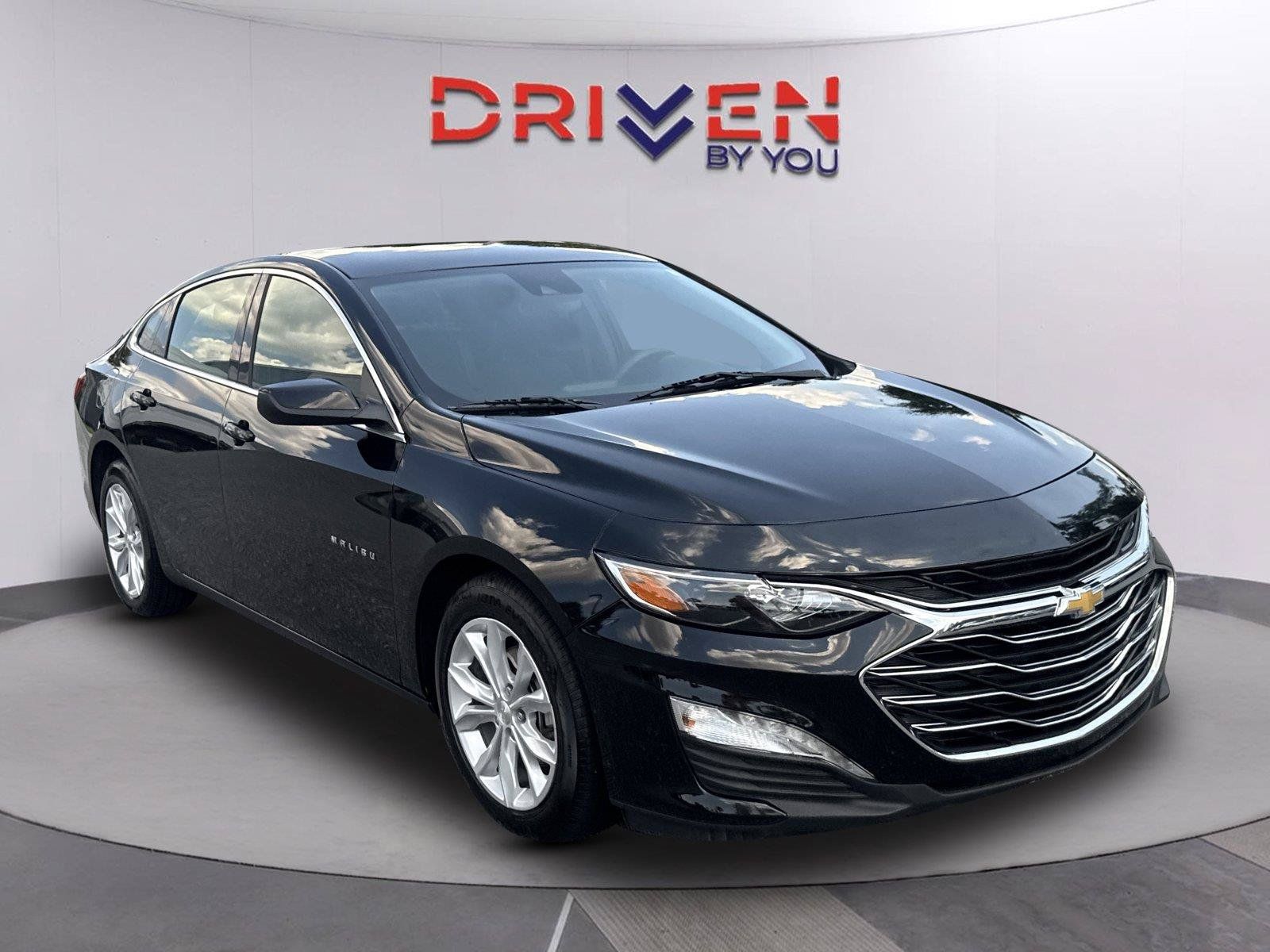 Used 2025 Chevrolet Malibu LT FWD image 1