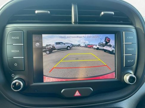 Used 2023 Kia Soul LX w/ LX Technology Package image 22