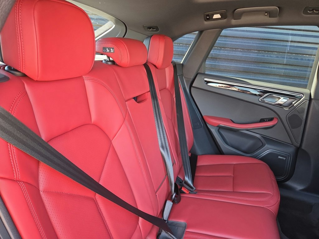 Certified 2026 Porsche Macan AWD/4WD image 21