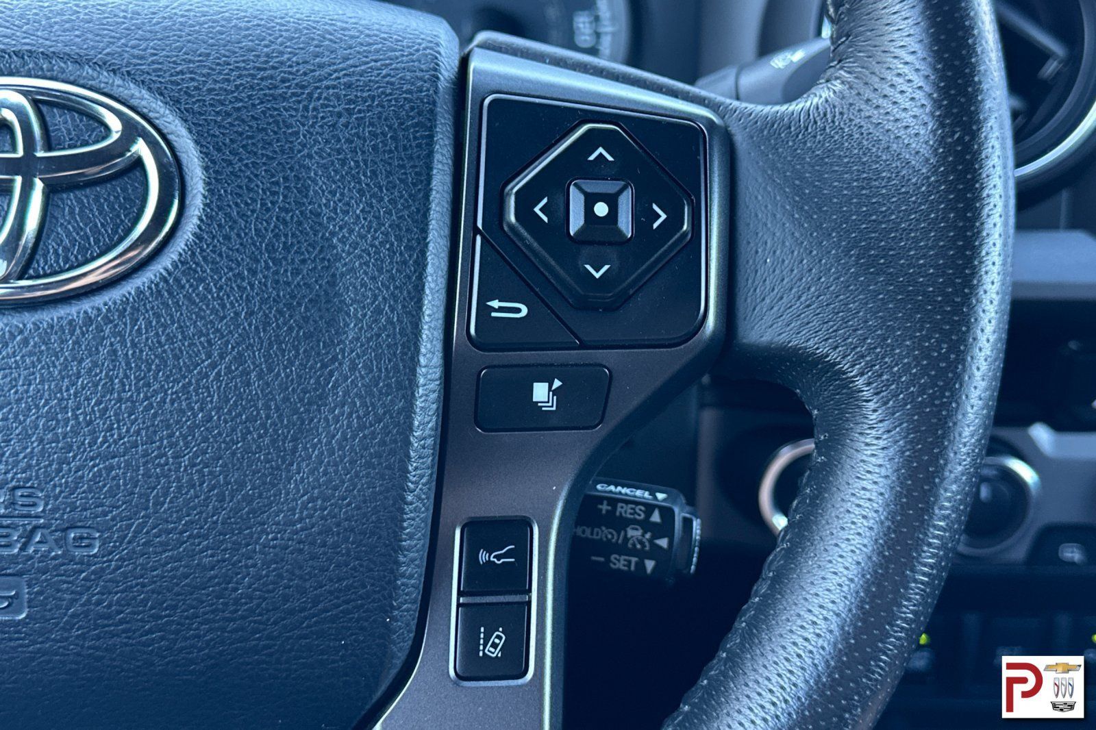 Used 2018 Toyota Tacoma TRD Off-Road w/ Technology Package AWD/4WD image 28