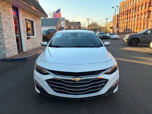 Used 2024 Chevrolet Malibu LT FWD image 2