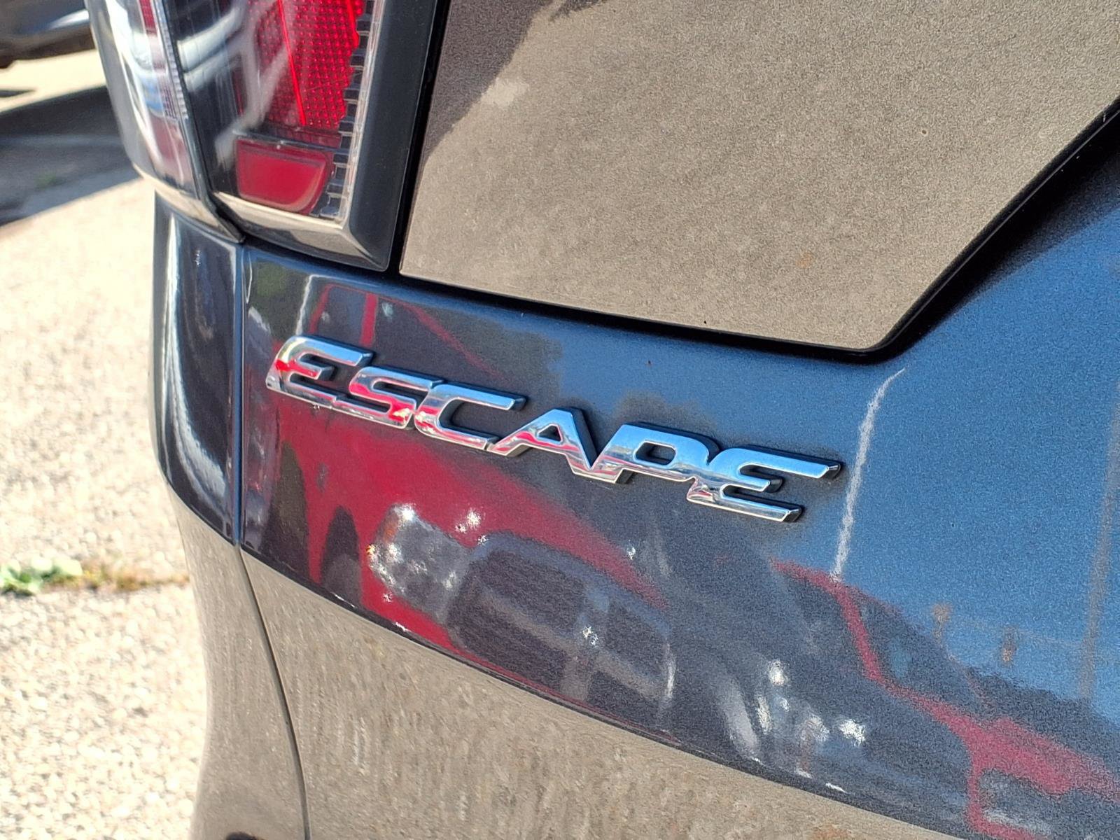 Used 2017 Ford Escape SE w/ SE Cold Weather Package FWD image 11