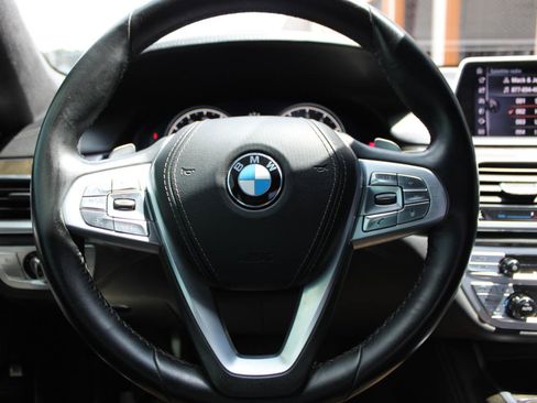 Used 2017 BMW 750i RWD image 17