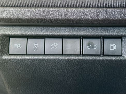 Used 2025 Toyota Camry LE FWD image 17