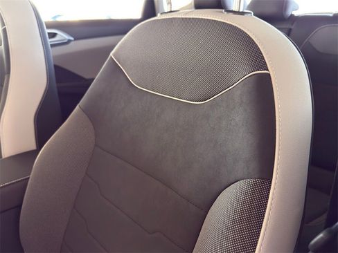 New 2026 Volkswagen Taos SE image 33