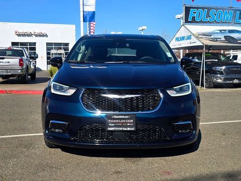 Certified 2024 Chrysler Pacifica Select image 2