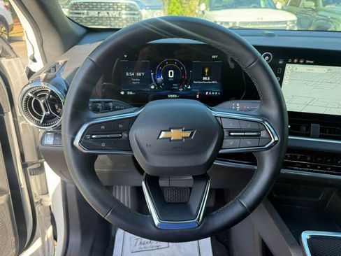 Used 2026 Chevrolet Equinox LT FWD image 5
