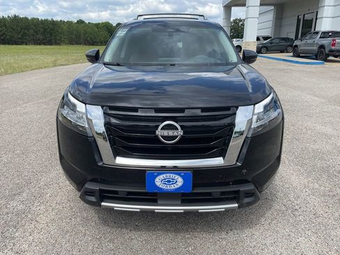 Used 2024 Nissan Pathfinder Platinum FWD image 8