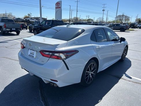 Used 2022 Toyota Camry SE image 16
