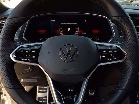 Certified 2022 Volkswagen Tiguan SE R-Line image 13