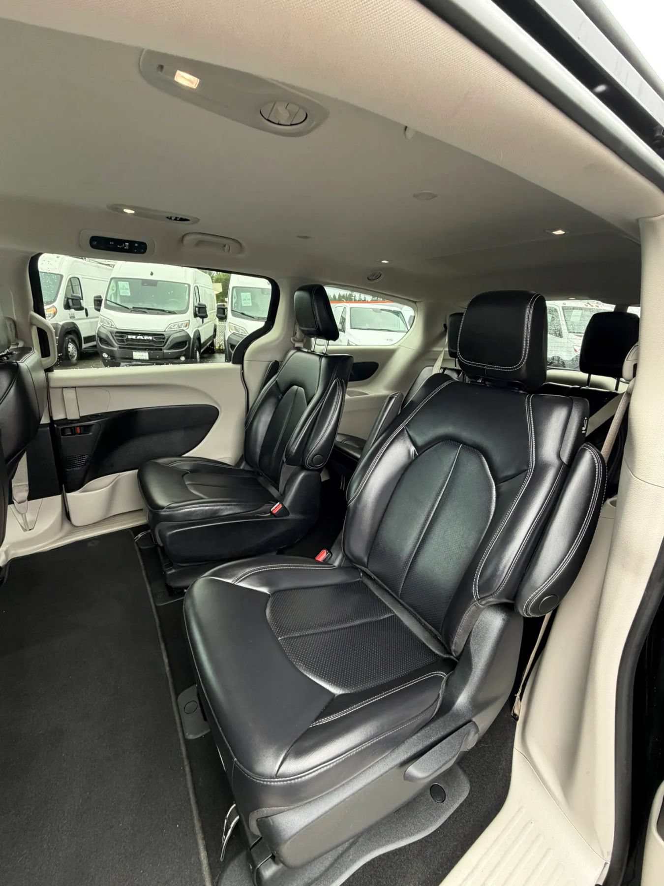 Used 2023 Chrysler Pacifica Touring-L FWD image 20