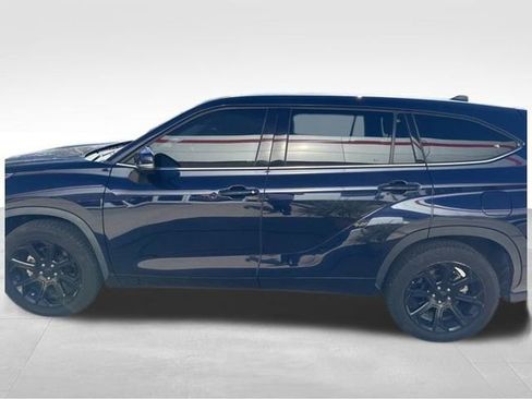 Used 2022 Toyota Highlander L image 12