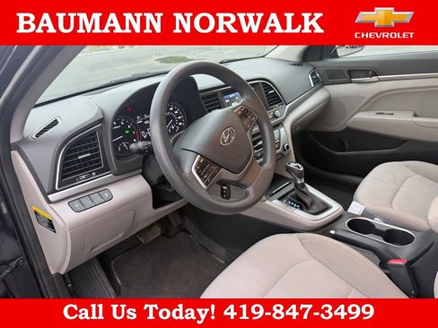 Used 2017 Hyundai Elantra SE image 14