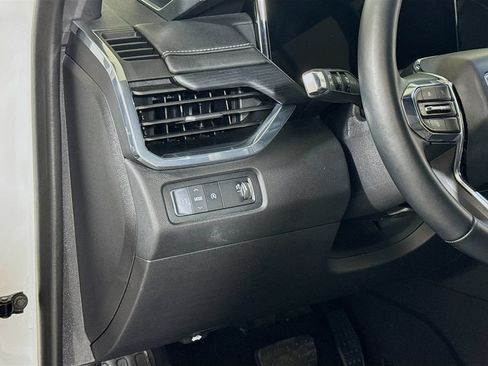 Certified 2025 GMC Acadia Elevation FWD image 8