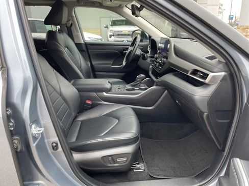 Used 2023 Toyota Highlander L image 32