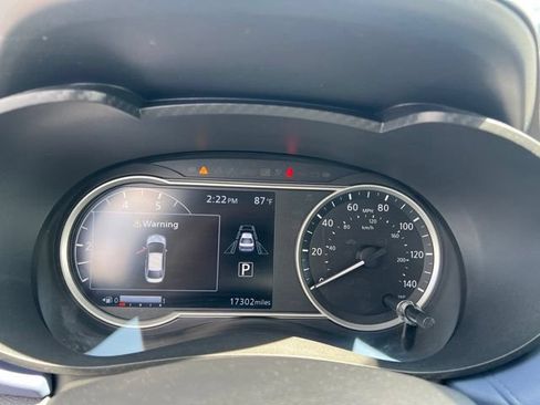 Used 2024 Nissan Versa SV w/ Trunk Package FWD image 10
