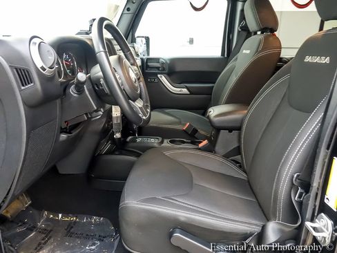 Used 2016 Jeep Wrangler Unlimited Sahara w/ Connectivity Group AWD/4WD image 9