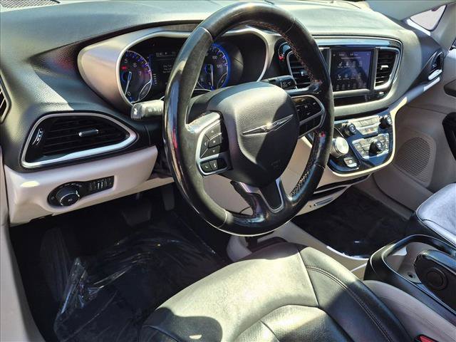 Used 2020 Chrysler Pacifica Touring-L FWD image 10
