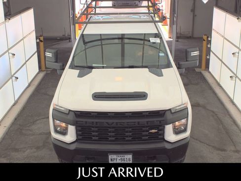 Used 2021 Chevrolet Silverado 2500 W/T w/ WT Convenience Package AWD/4WD image 3