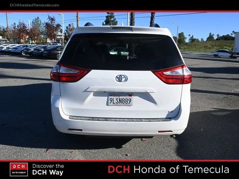 Used 2018 Toyota Sienna LE image 6