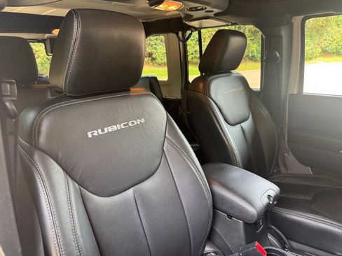 Used 2017 Jeep Wrangler Unlimited Rubicon w/ Connectivity Group AWD/4WD image 29
