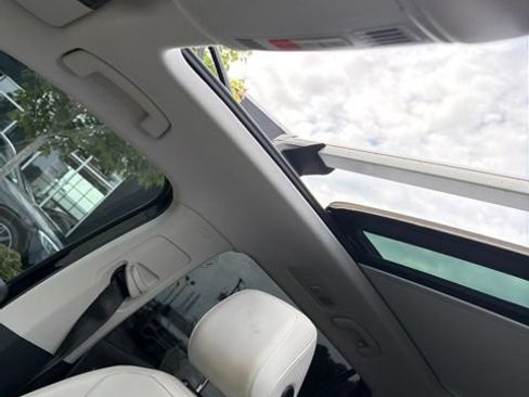 Used 2018 Volkswagen Tiguan SEL Premium AWD/4WD image 13