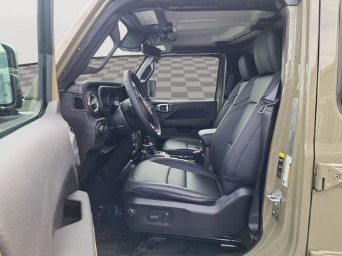 New 2025 Jeep Gladiator Sport w/ Premium Package image 12