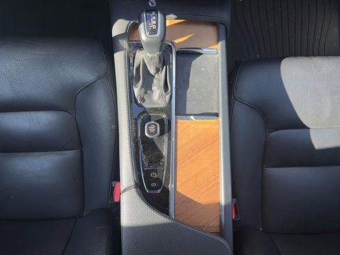 Certified 2022 Volvo XC90 T6 Momentum w/ Climate Package image 36