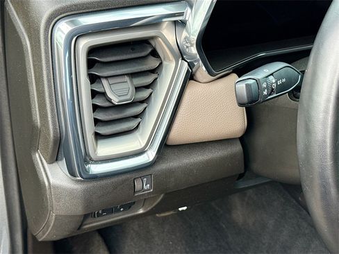 Used 2023 GMC Canyon Denali image 11