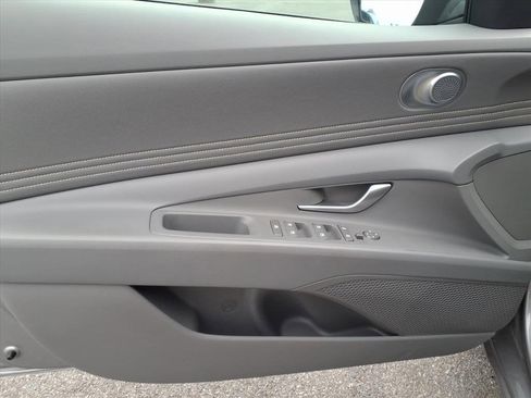 Used 2025 Hyundai Elantra Sport image 16