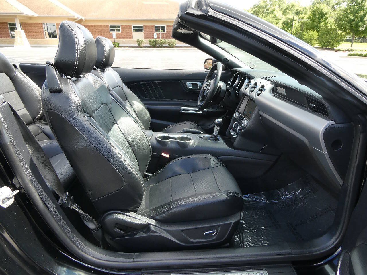 Used 2019 Ford Mustang Premium RWD image 34