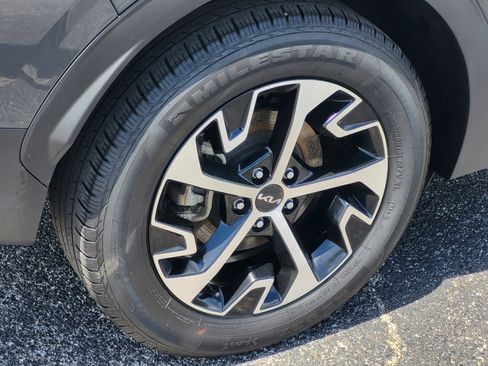 Used 2023 Kia Sportage EX image 7