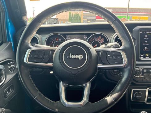 Used 2022 Jeep Wrangler Unlimited Sahara w/ LED Lighting Group AWD/4WD image 17