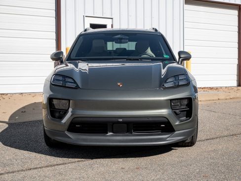 Used 2025 Porsche Macan Electric image 9