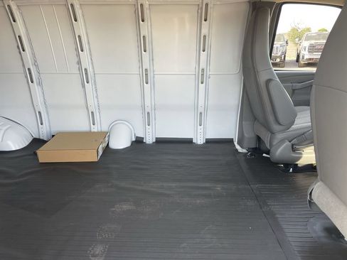 New 2025 GMC Savana 2500 Extended w/ Driver Convenience Package image 27