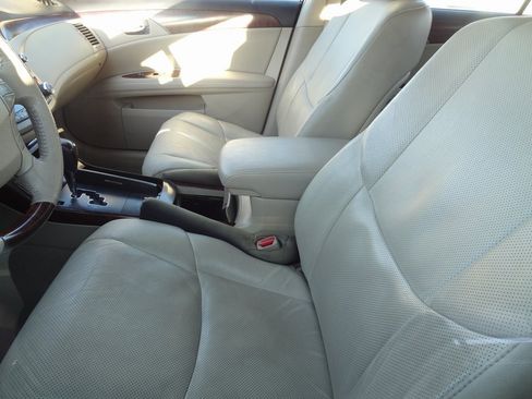 Used 2011 Toyota Avalon Limited image 7