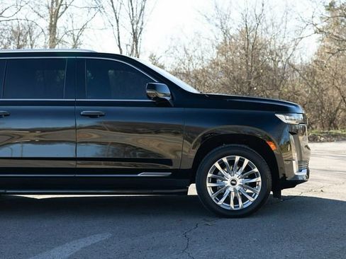 Used 2023 Cadillac Escalade ESV Premium Luxury image 12