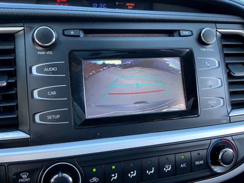 Used 2019 Toyota Highlander LE FWD image 25