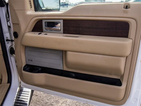 Used 2014 Ford F150 King Ranch w/ King Ranch Luxury Package image 18