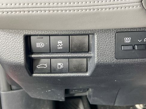 Used 2021 Toyota Avalon XLE w/ Moonroof Package image 10